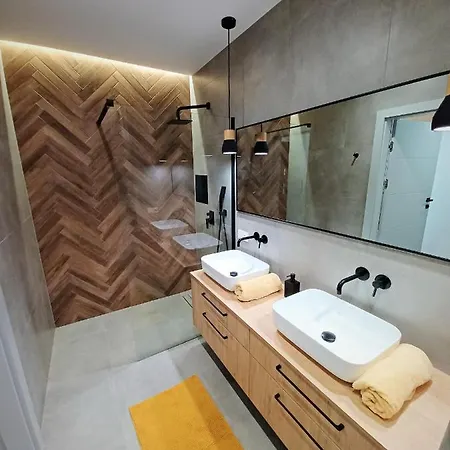 Kima Bazantow 44 * Katowice